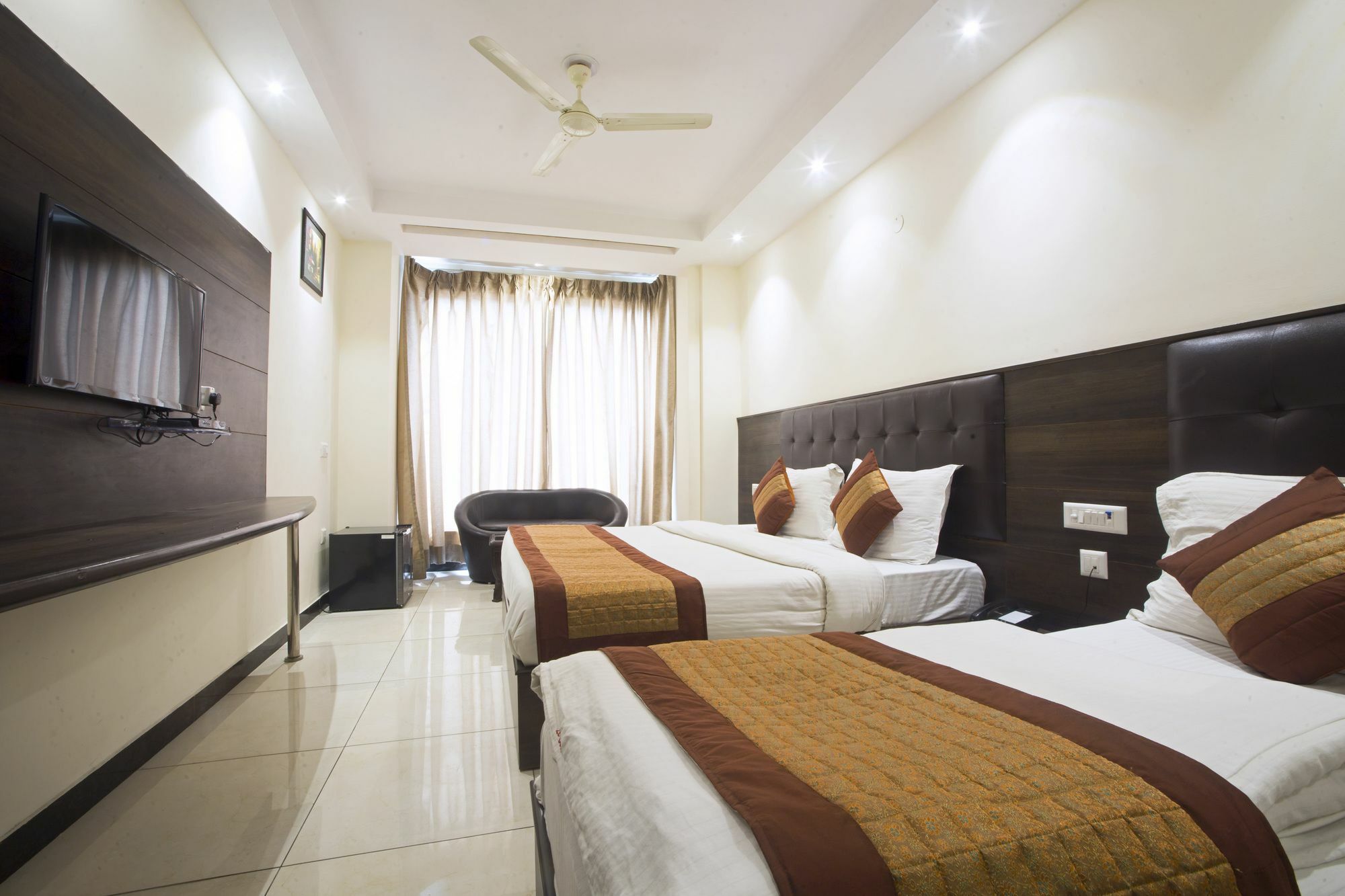 Fabexpress Le Continental Paharganj New Delhi Hotel Exterior photo